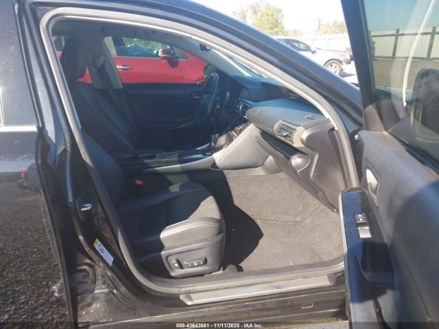 2017 LEXUS IS 200T JTHBA1D25H5045553 Photo 4