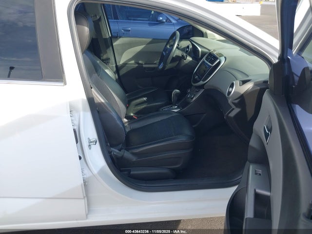 Chevrolet Sonic Premier Auto 2018 1G1JF5SB7J4105569 Image 38