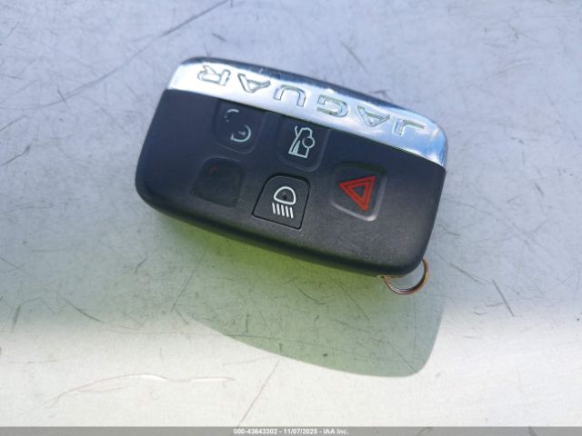 2016 JAGUAR XJ SAJWA1CE6GMV94084 Photo 10