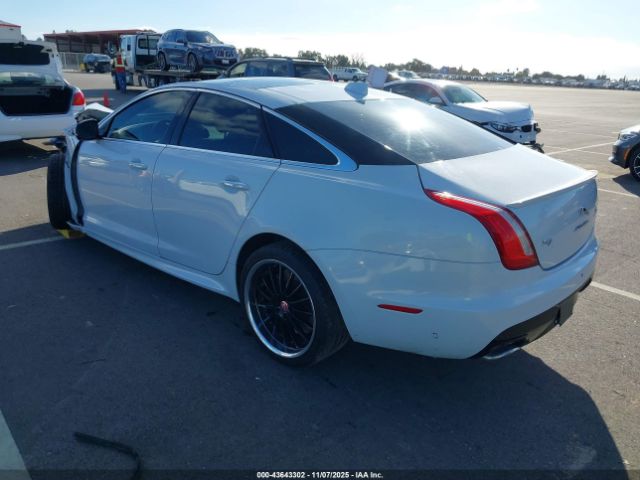 2016 JAGUAR XJ SAJWA1CE6GMV94084 Photo 2