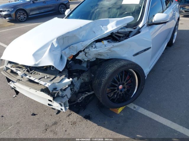 2016 JAGUAR XJ SAJWA1CE6GMV94084 Photo 5