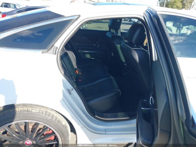 2016 JAGUAR XJ SAJWA1CE6GMV94084 Photo 7