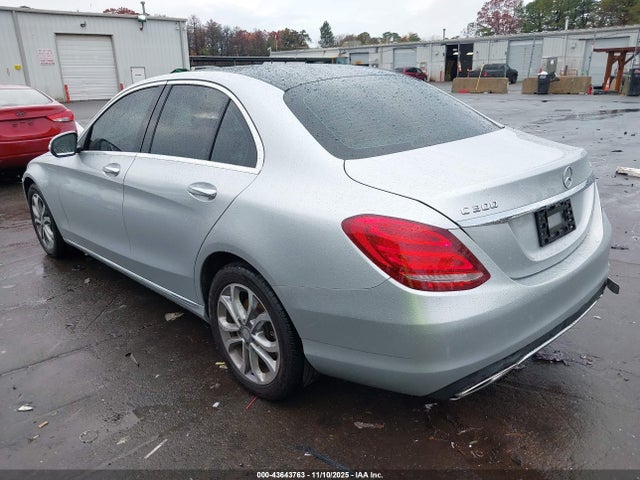 2015 MERCEDES-BENZ C 300 55SWF4KB1FU086281 Photo 2