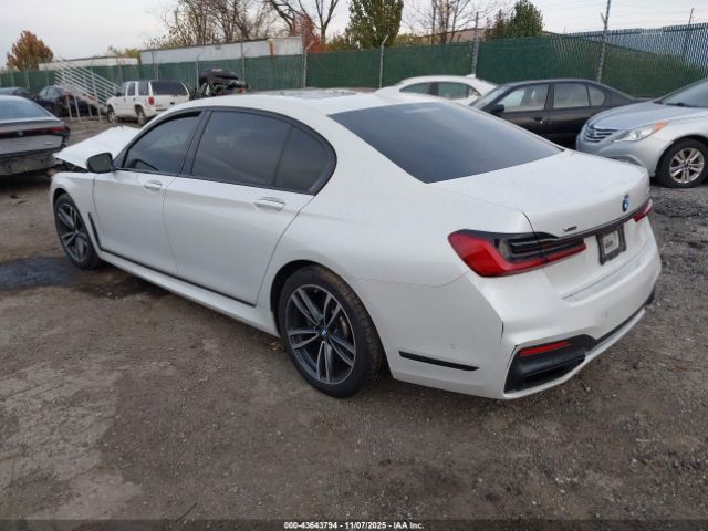 2022 BMW 750 WBA7U2C09NCH60573 Photo 2