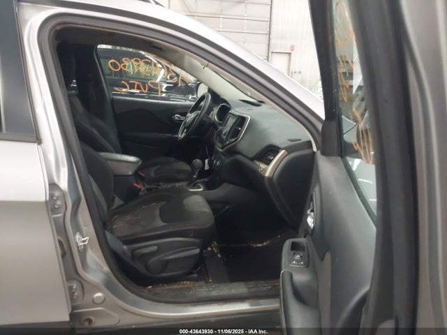 1C4PJLAB8GW257833 Jeep Cherokee Sport