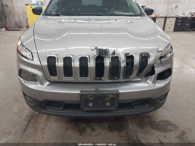 1C4PJLAB8GW257833 Jeep Cherokee Sport