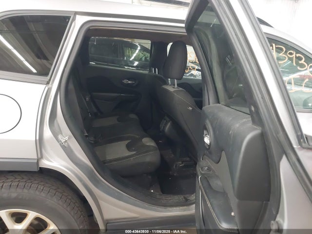 1C4PJLAB8GW257833 Jeep Cherokee Sport