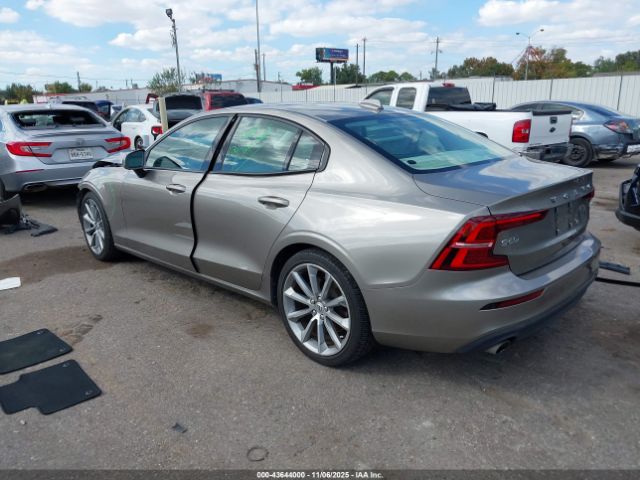 2019 VOLVO S60 7JR102FK3KG009120 Photo 2