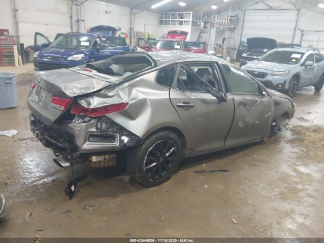 2018 KIA OPTIMA 5XXGU4L30JG273357 Photo 3