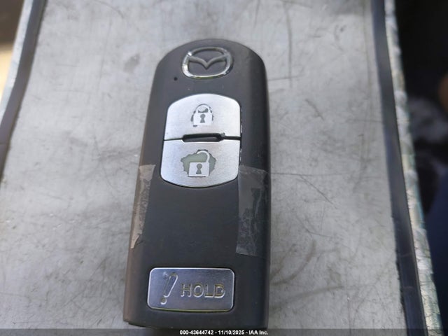 JM1BM1K76E1122067 Mazda Mazda3 I Sport