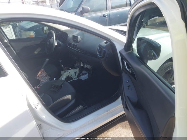 JM1BM1K76E1122067 Mazda Mazda3 I Sport