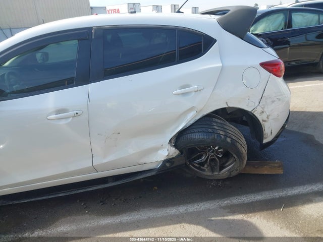 JM1BM1K76E1122067 Mazda Mazda3 I Sport