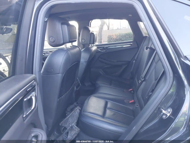 2017 PORSCHE MACAN WP1AB2A50HLB13315 Photo 7