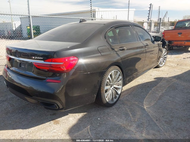 2017 BMW 740I WBA7E2C34HG740569 Photo 3