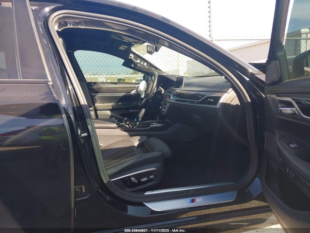 2017 BMW 740I WBA7E2C34HG740569 Photo 4