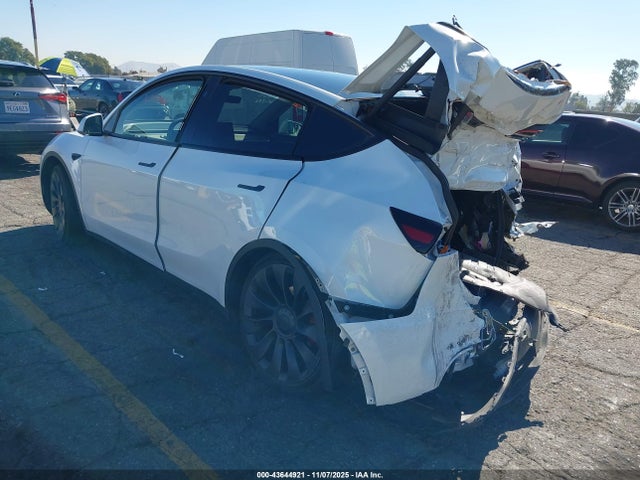 2024 TESLA MODEL Y 7SAYGDEF4RF057466 Photo 2
