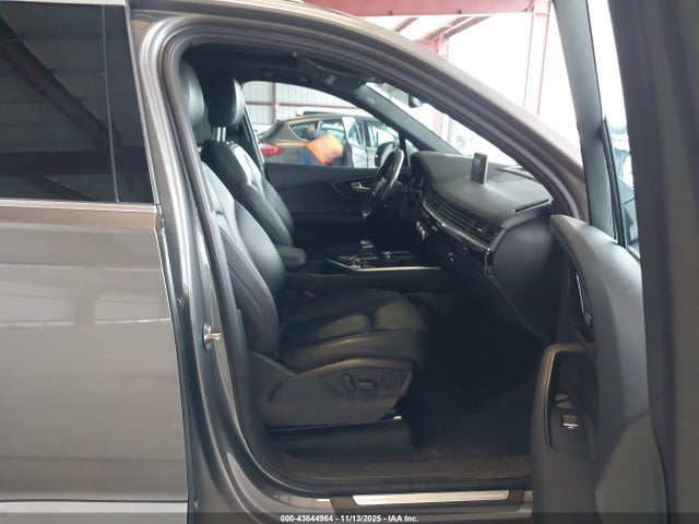 2017 AUDI Q7 WA1LAAF7XHD016242 Photo 4