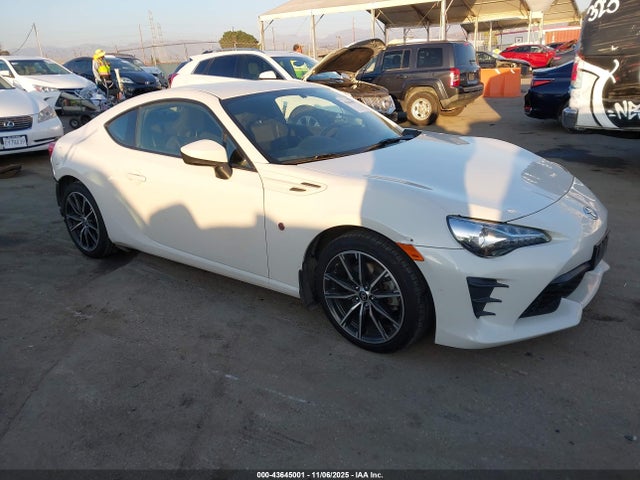 2017 TOYOTA 86 JF1ZNAA19H8704352