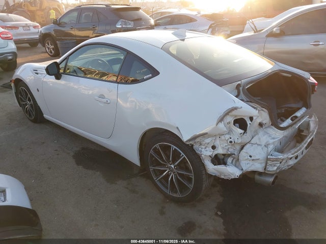 2017 TOYOTA 86 JF1ZNAA19H8704352 Photo 2