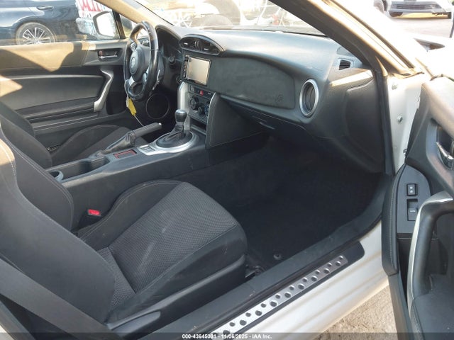 2017 TOYOTA 86 JF1ZNAA19H8704352 Photo 4