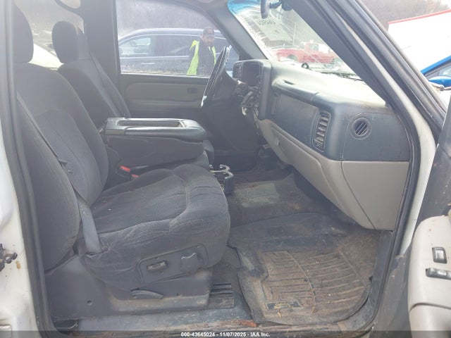 2002 Chevrolet Suburban 2500 Ls მანქანა იყიდება აუქციონზე, vin: 3GNGK26G72G308460, აუქციონის ნომერი: 43645024