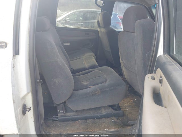 2002 Chevrolet Suburban 2500 Ls მანქანა იყიდება აუქციონზე, vin: 3GNGK26G72G308460, აუქციონის ნომერი: 43645024