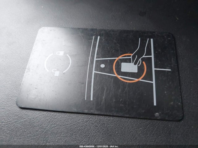 2025 TESLA MODEL 3 5YJ3E1ET0SF953948 Photo 10