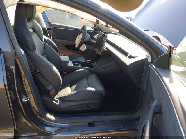 2025 TESLA MODEL 3 5YJ3E1ET0SF953948 Photo 4