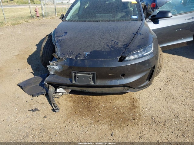 2025 TESLA MODEL 3 5YJ3E1ET0SF953948 Photo 5