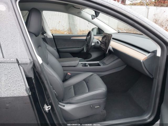 2025 TESLA MODEL Y 7SAYGDED3SF246940 Photo 4