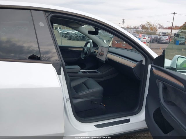 2024 TESLA MODEL Y 7SAYGDEE3RA259090 Photo 4