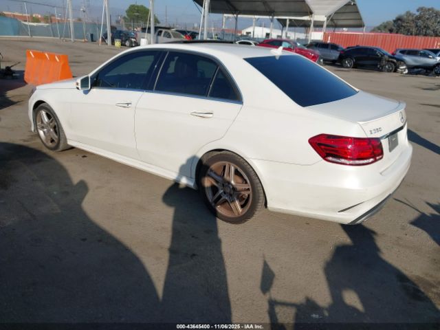 2014 MERCEDES-BENZ E 350 WDDHF5KB9EA839388 Photo 2