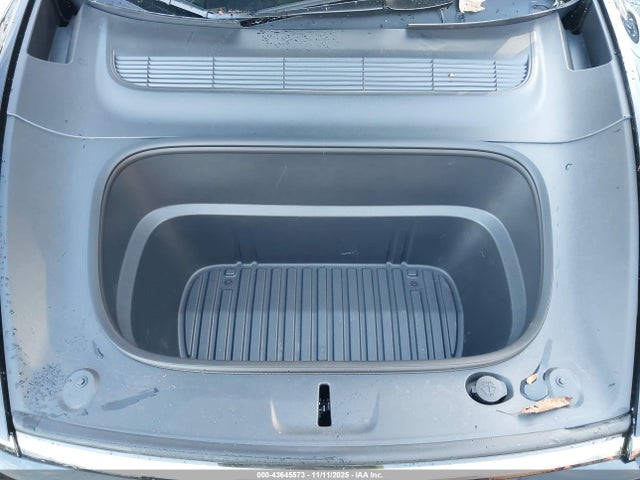 2026 TESLA MODEL Y 7SAYGDED2TF389590 Photo 9