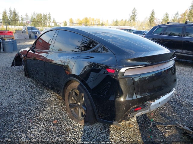 2026 TESLA MODEL Y 7SAYGDED2TF389590 Photo 2