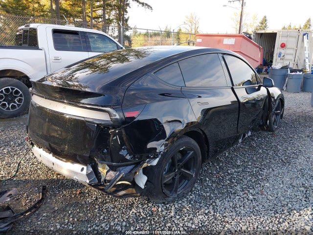 2026 TESLA MODEL Y 7SAYGDED2TF389590 Photo 3