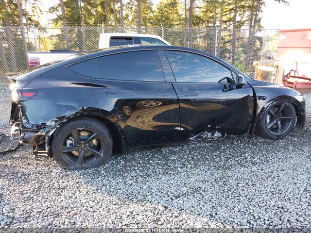 2026 TESLA MODEL Y 7SAYGDED2TF389590 Photo 5