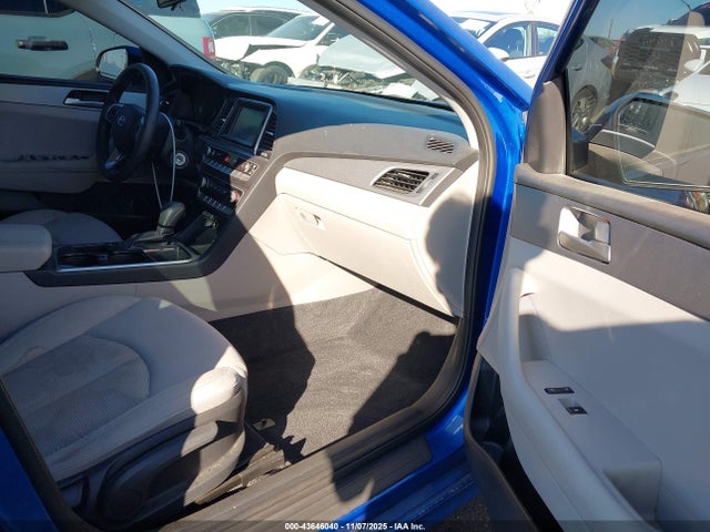 5NPE24AF8KH781818 Hyundai SONATA SE