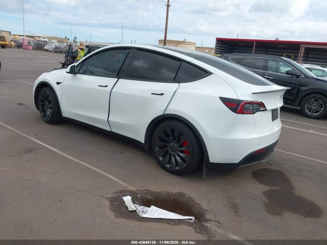 2022 TESLA MODEL Y 7SAYGDEF9NF462295 Photo 2