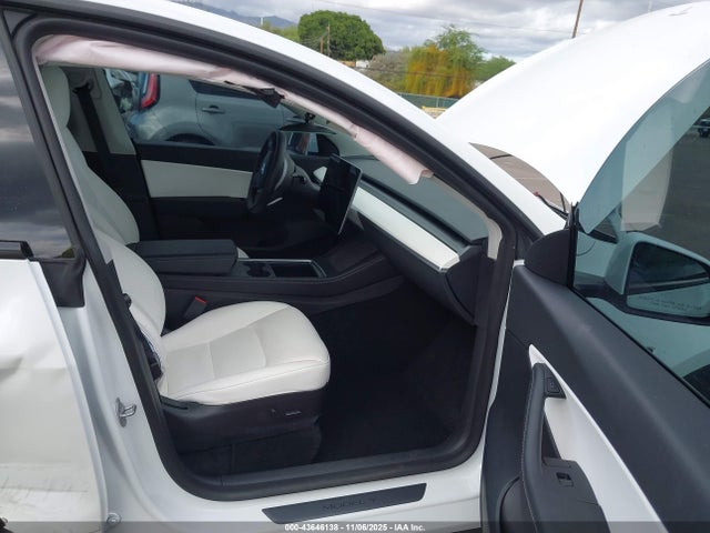 2022 TESLA MODEL Y 7SAYGDEF9NF462295 Photo 4