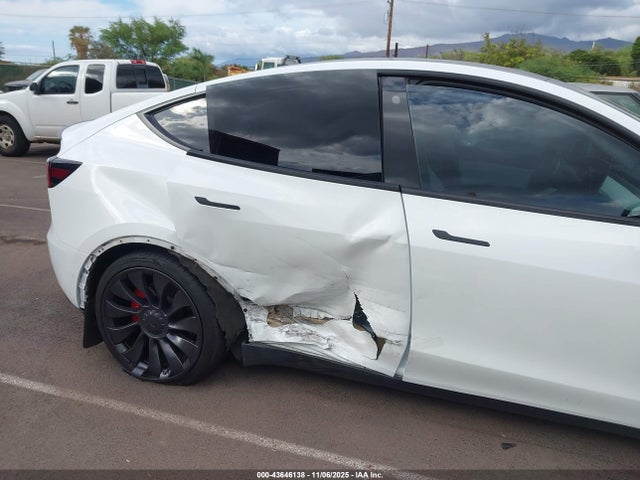 2022 TESLA MODEL Y 7SAYGDEF9NF462295 Photo 5