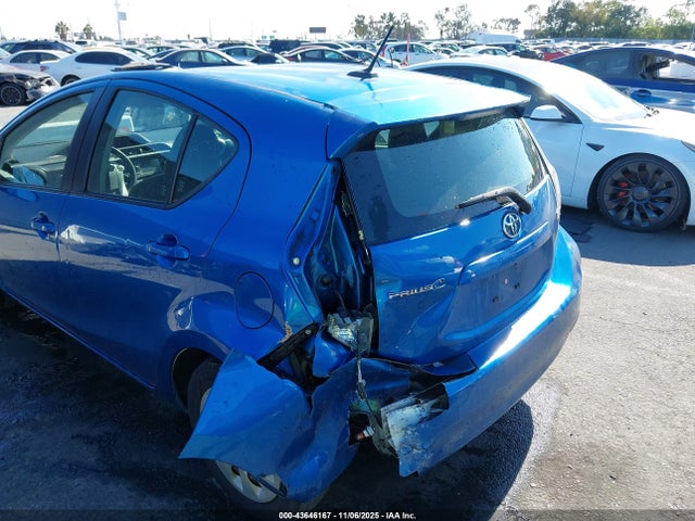 JTDKDTB33E1560120 Toyota Prius C Three