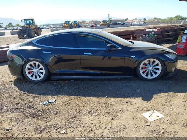 5YJSA1H43FF082531 Tesla Model S 85d/p85d