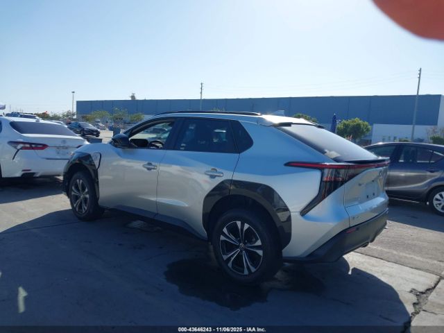 2024 TOYOTA BZ4X JTMAAAAAXRA047915 Photo 2