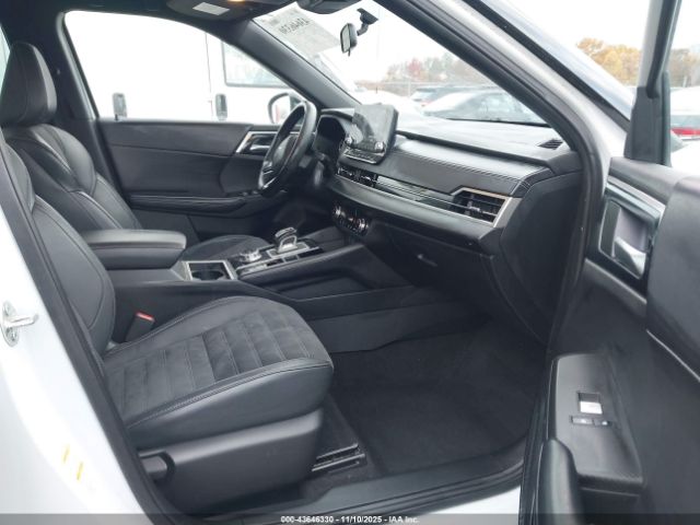 2023 MITSUBISHI OUTLANDER JA4J4UA89PZ048584 Photo 4