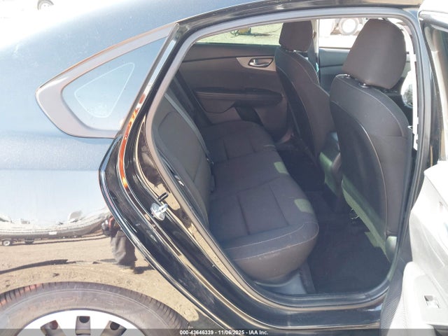 3KPF24AD1ME375664 KIA FORTE FE