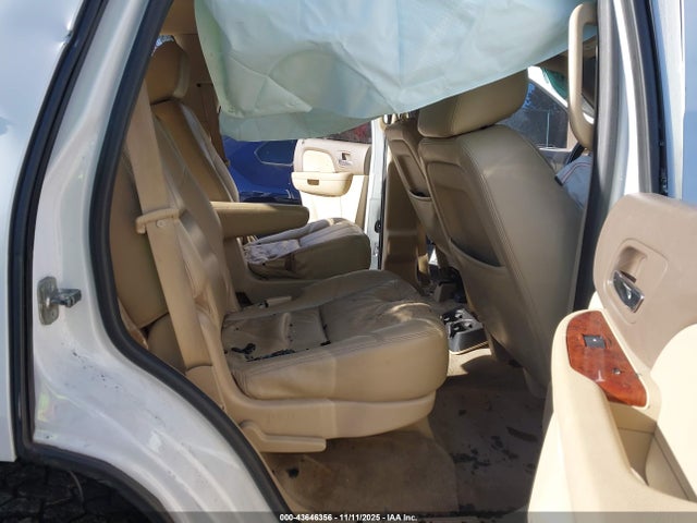 Продажа на аукционе авто 2013 Chevrolet Tahoe Lt, vin: 1GNSKBE00DR172903, номер лота: 43646356