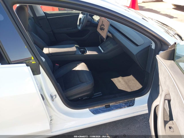 2025 TESLA MODEL 3 5YJ3E1EB6SF938863 Photo 4