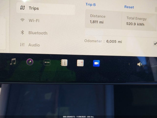 2025 TESLA MODEL 3 5YJ3E1EB6SF938863 Photo 6
