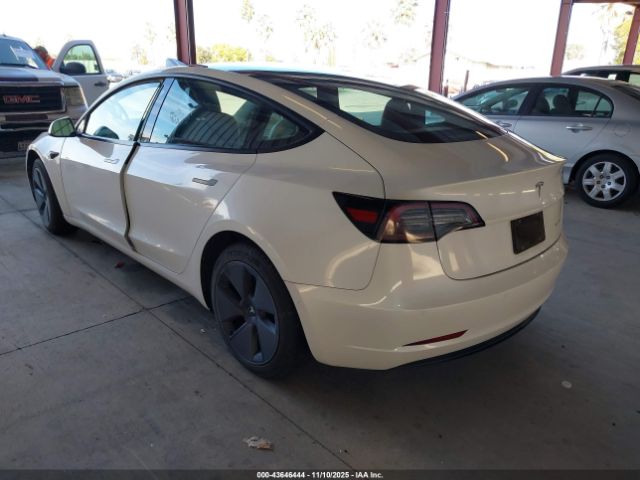 2022 TESLA MODEL 3 5YJ3E1EB2NF136170 Photo 2