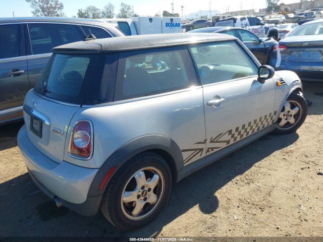 2011 MINI COOPER WMWSU3C57BTX96895 Photo 3